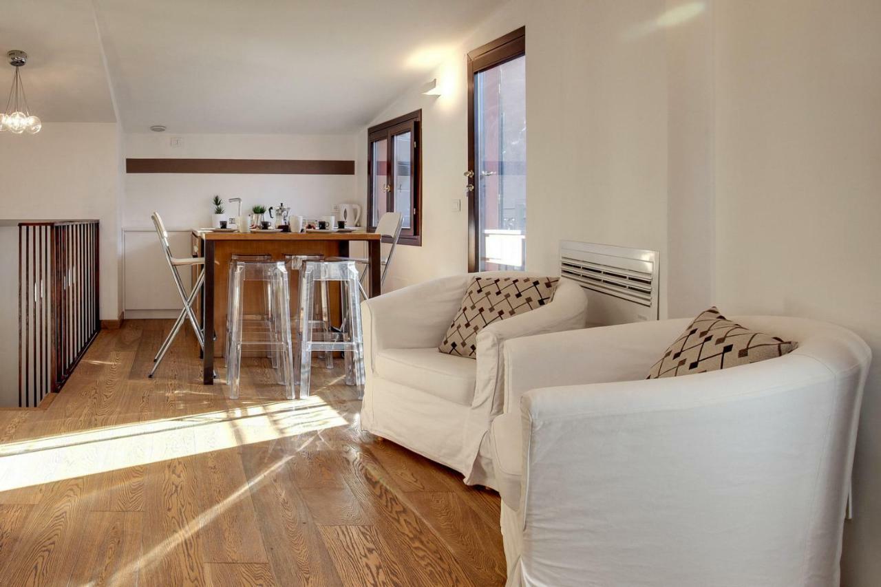 Modern With Terrace Apartament