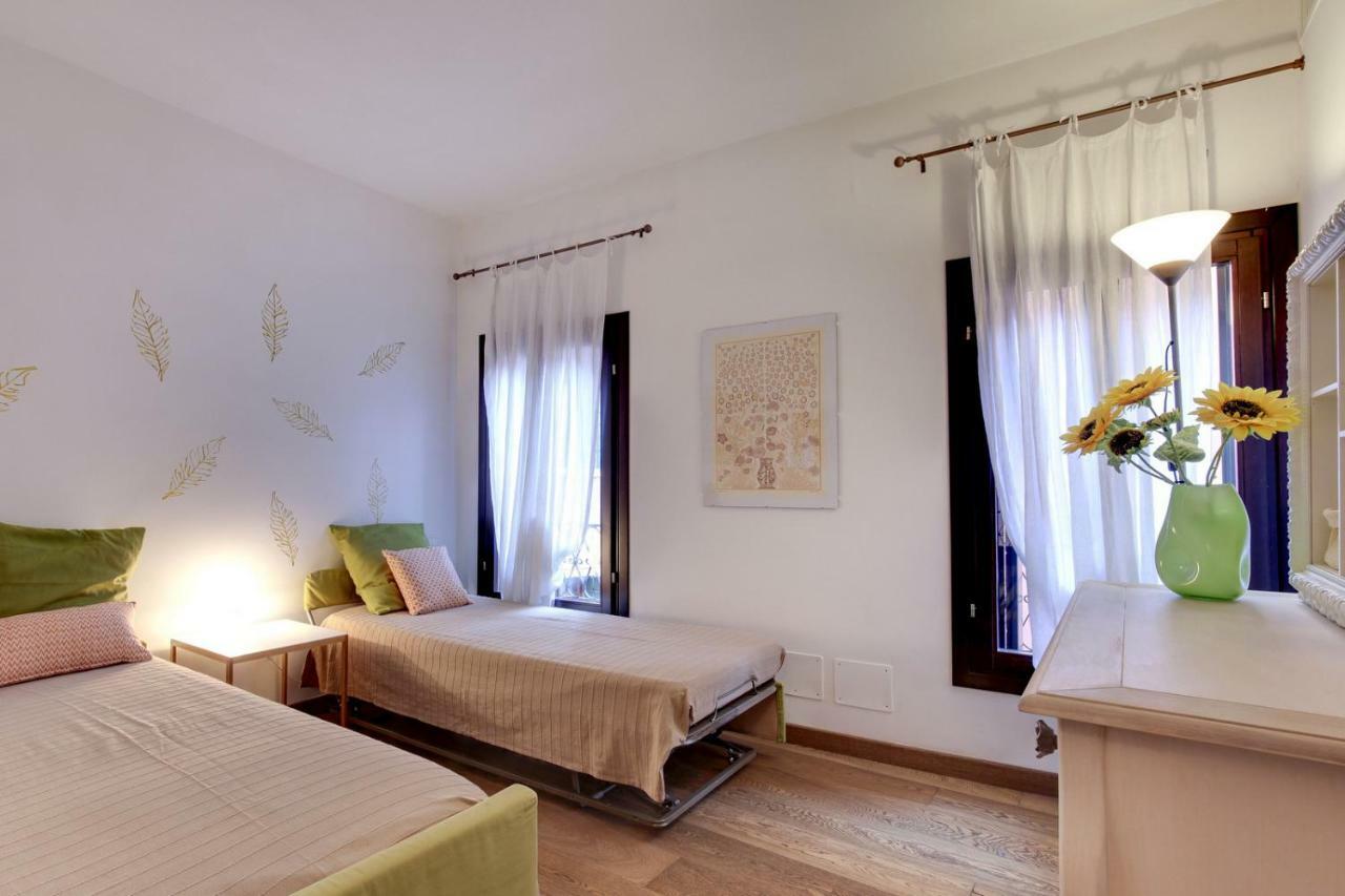 Modern With Terrace Apartament *